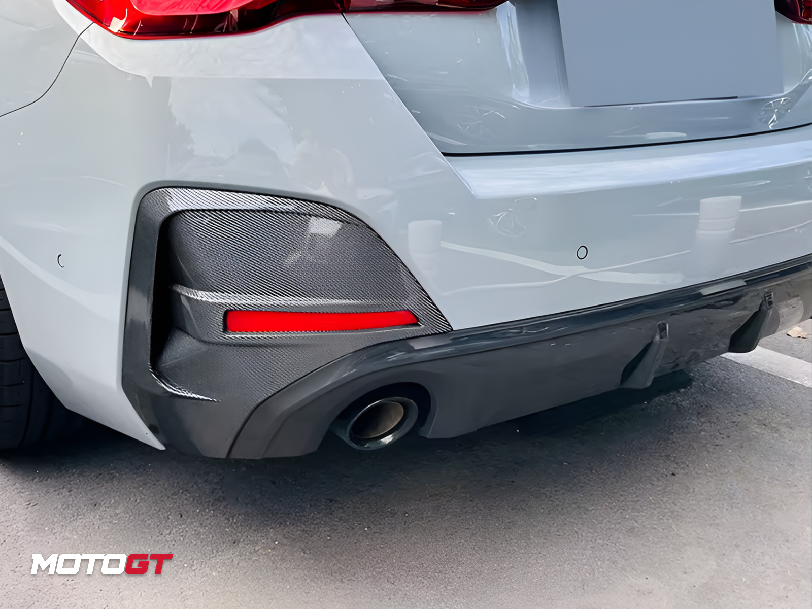 4 SERIES REAR BUMPER TRIM